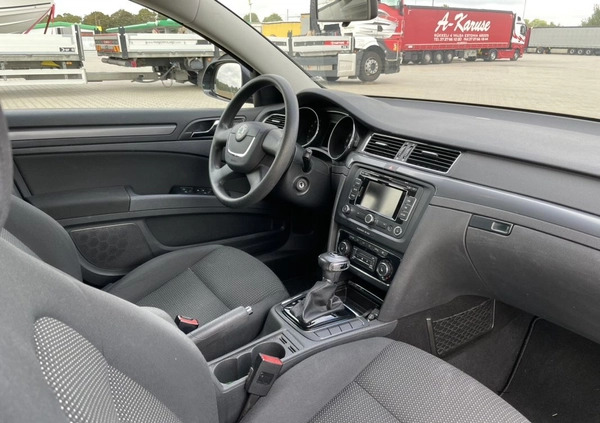 Skoda Superb cena 36500 przebieg: 219752, rok produkcji 2011 z Torzym małe 254